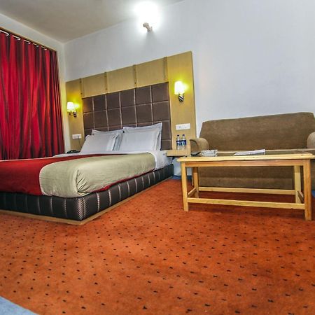 Hotel Holiday Plaza Srīnagar Exterior foto