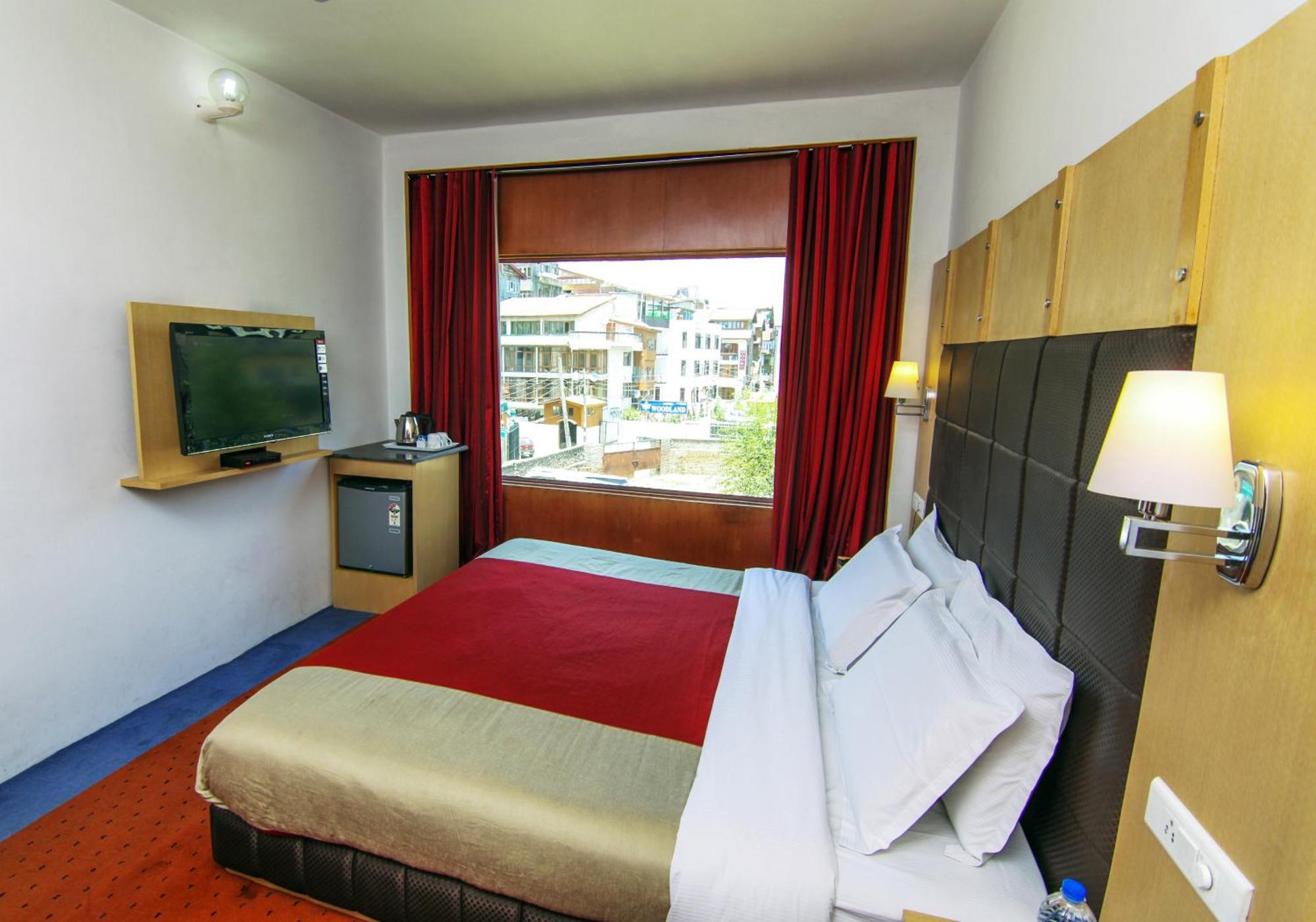Hotel Holiday Plaza Srīnagar Exterior foto